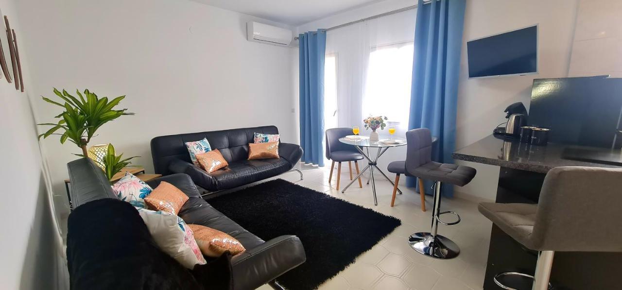 Apartamento Precioso Con Piscinas Y Vistas Al Mar. *