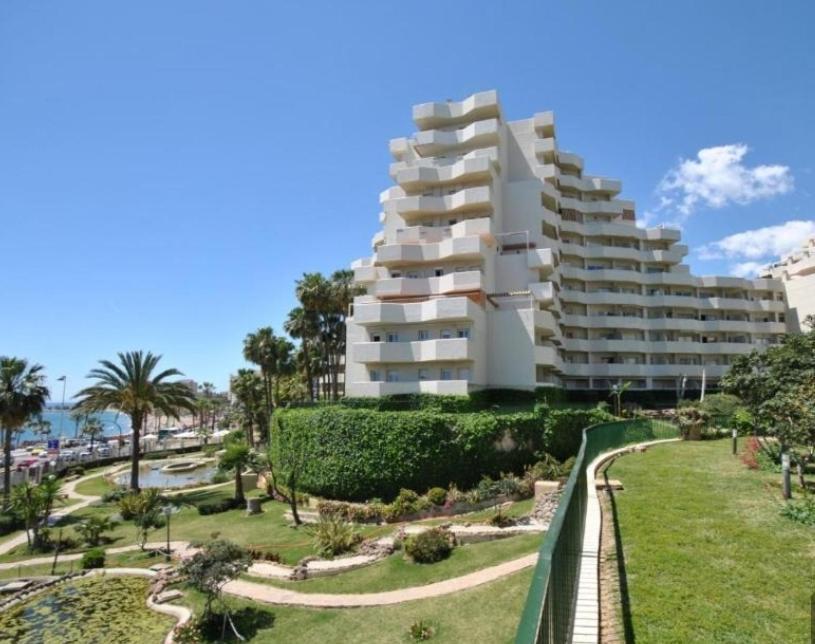 Apartamento Precioso Con Piscinas Y Vistas Al Mar. *