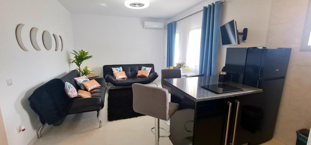Apartamento Precioso Con Piscinas Y Vistas Al Mar. *