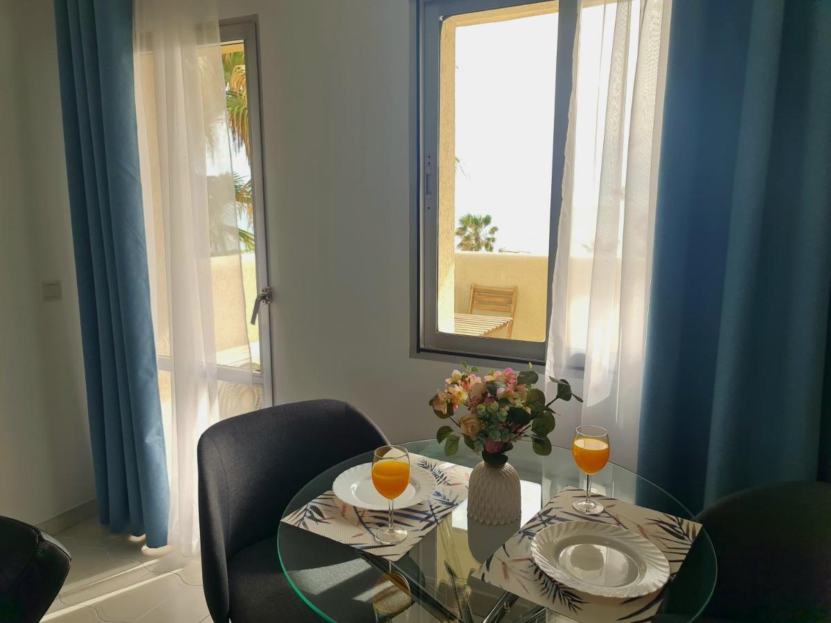 Apartamento Precioso Con Piscinas Y Vistas Al Mar. *